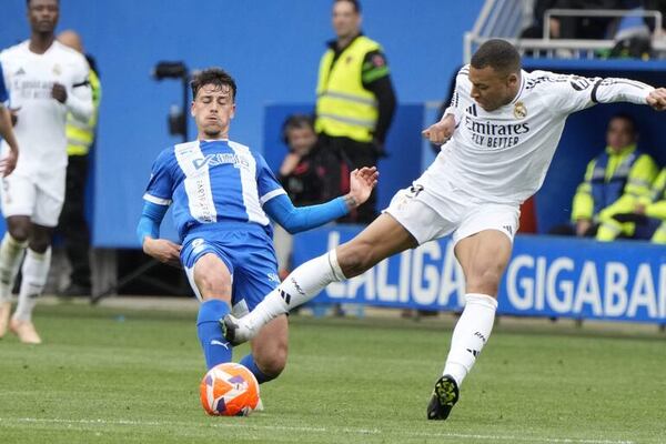 El Real Madrid aguanta el pulso al Barça pese a la roja de Mabppé - Fútbol Internacional - ABC Color