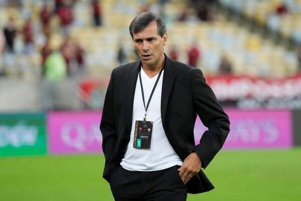 El kurépa Fabián Bustos será el nuevo DT de Olimpia