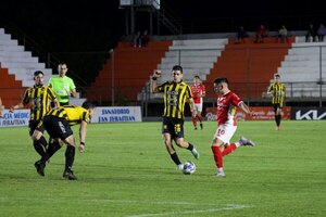 Versus / Festeja Libertad: Guaraní tampoco pudo seguirle los pasos al puntero