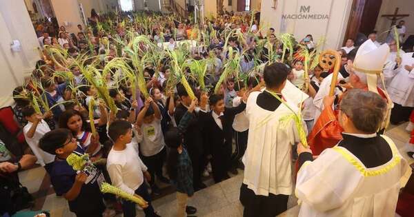 La Nación / Con la bendición de palmas comenzó la Semana Santa