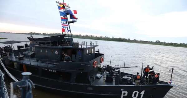 La Nación / Buque llegó a Bahía Negra