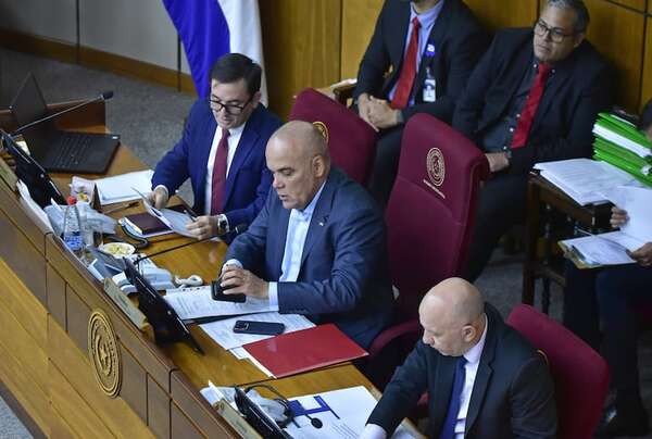 Senadores crean comisión y fiscalizarán máquinas de votación - Política - ABC Color