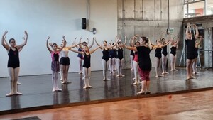 Talleres de danza gratuitos promueven acceso a la cultura