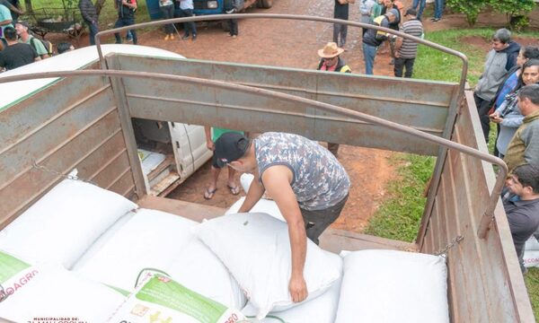 Entregan de bolsas de abono a productores de Mallorquín