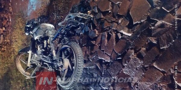 TRAS UNA RIÑA, INCENDIARON UNA MOTOCICLETA EN CAMBYRETÁ