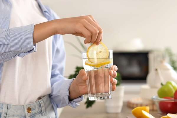 Esto es lo que ocurre en tu cuerpo si tomás agua con limón todas las mañanas - Estilo de vida - ABC Color