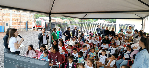 Voluntarios de empresa explican el sentido de la Semana Santa a niños del hogar Las Tías - La Clave
