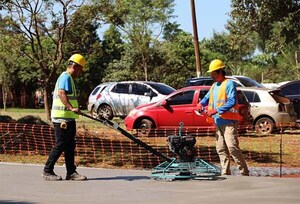 Iniciaron obras para refaccionar dos concurridas plazas en Ciudad del Este, con recursos de Itaipú | DIARIO PRIMERA PLANA