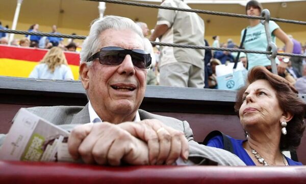 Recordaron los amores de Mario Vargas Llosa: ¡se casó con su tía y su prima!