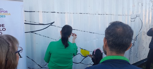 "Murales con Propósito" une arte y lectura en la Biblioplaya de Encarnación