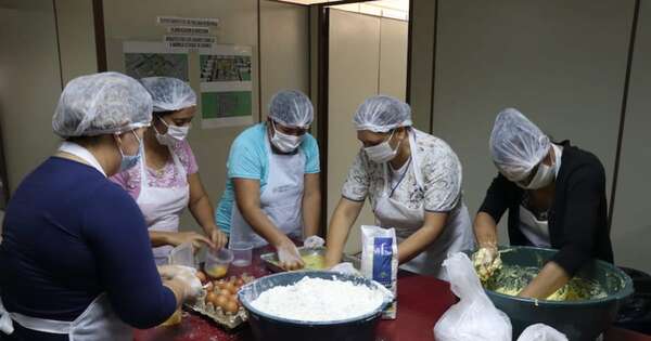 La Nación / En Clínicas madres, enfermeras y docentes se suman a tradicional elaboración de chipa´apo