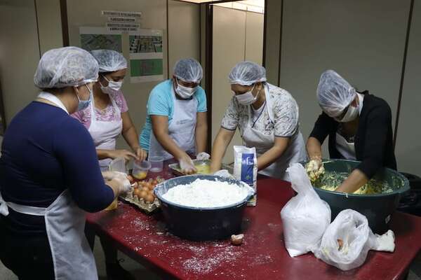 Chipa apo en el Hospital de Clínicas: prepararon 10 kilos para niños de Nefrología - Nacionales - ABC Color