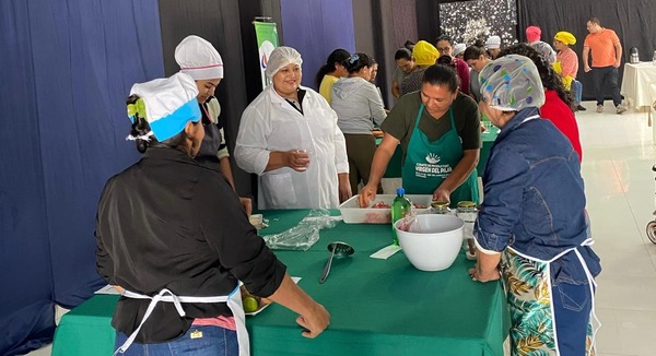 Sobre procesos tecnológicos y bancarización capacitan a mujeres rurales y jóvenes feriantes de Caaguazú - .::Agencia IP::.