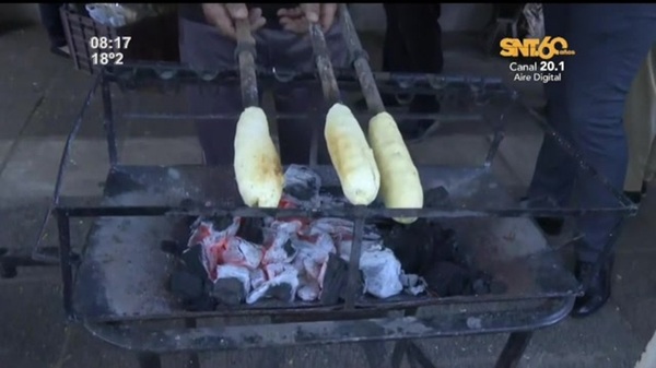 Semana Santa con sabor tradicional: preparan chipa kavure en la plaza O'Leary - SNT