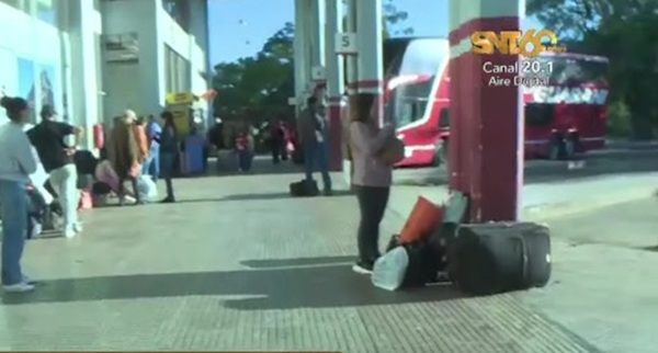 Inicia el éxodo por Semana Santa: pasajeros viajan a distintos puntos del país - SNT