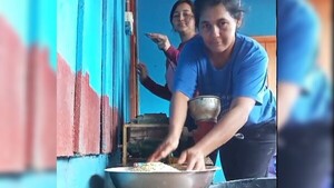 Adaptó motor de lavarropas al molino de maíz y es furor