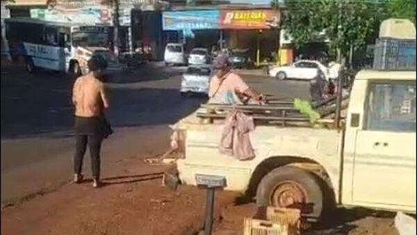 Un vendedor de mandiocas fue desalojado de la vereda en CDE