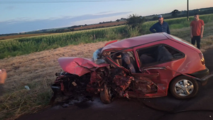 Un fallecido y dos heridos tras fuerte choque entre autos en Iruña - Noticiero Paraguay