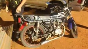 Video: Demoran a un joven que hacía piruetas en su motocicleta en Luque