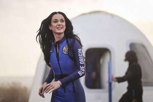 “Quería ser un modelo de coraje”: Katy Perry viaja al espacio con tripulación 100% femenina - Música - ABC Color