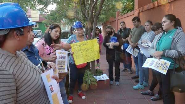 Alarma educativa: se jubilan 300 docentes al mes y MEC no tiene cómo cubrir vacantes - Nacionales - ABC Color