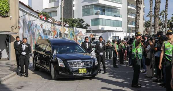 La Nación / Restos del nobel Vargas Llosa fueron incinerados, en tanto Perú le rinde homenaje