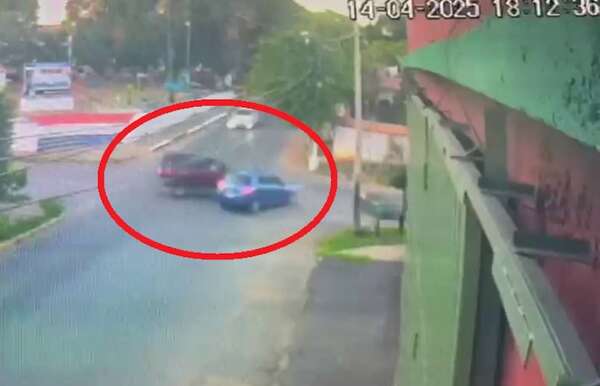 Video: discusión y amenazas tras choque en Fernando de la Mora - Policiales - ABC Color