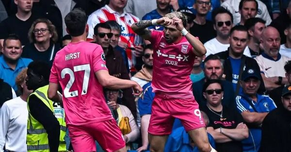 (VIDEO) ¡El festejo de gol de Julio Enciso provocó una oleada de cañeadas!