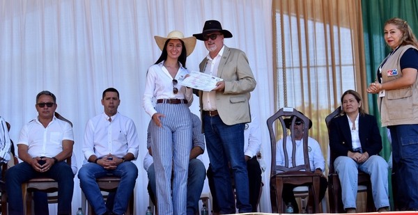 Certifican a profesionales en producción bovina en Canindeyú