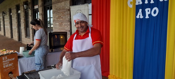 Rescatan tradición con clase demostrativa de chipa en Chipa Apo