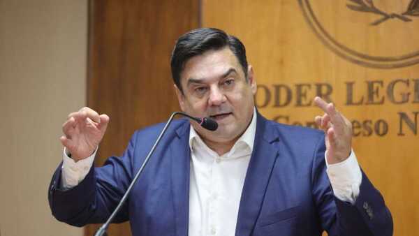 Denuncian irregularidades en Salud que benefician a servicios privados - La Clave