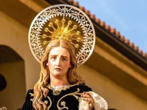 Simulador para hacer “bailar” a la virgen al hombro: atracción para turistas en España - Viajes - ABC Color