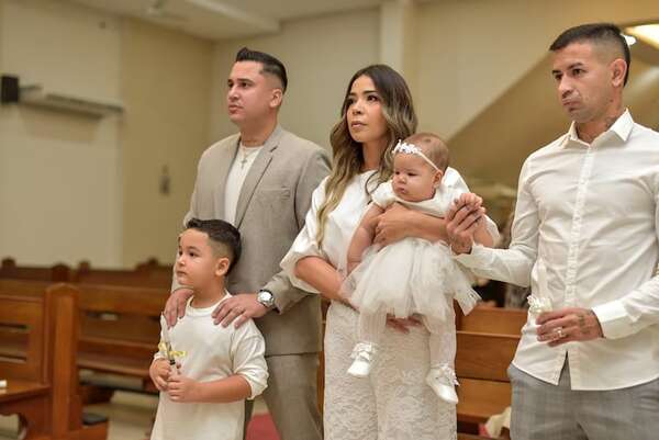 ¡Hanna Paula, la hija de Male González y Jorge Ruiz Díaz, ya es cristiana! - Gente - ABC Color