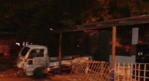 Turba incendia vivienda y camión en Capiatá tras un homicidio - SNT