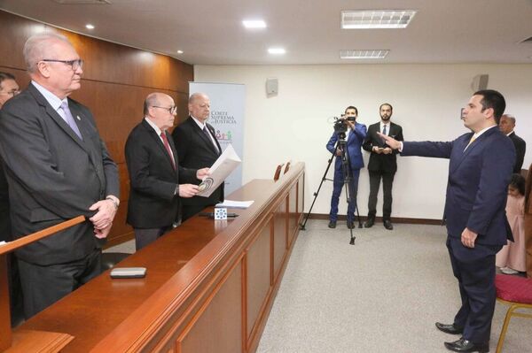 Autoridades judiciales tomaron juramento al nuevo agente fiscal