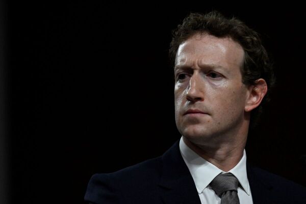 Mark Zuckerberg defiende Facebook en el primer d铆a del juicio antimonopolio contra Meta