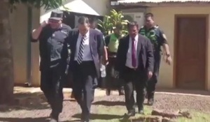 Abogado que agredió a funcionaria seguirá en prisión - SNT