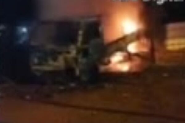 Turba incendia camión y casa tras homicidio en Capiatá - SNT