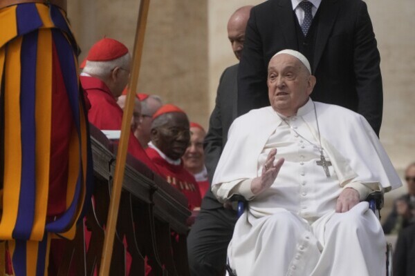 El Papa delega algunas ceremonias de Semana Santa y crece la expectativa de una aparición para el domingo de Pascuas - .::Agencia IP::.