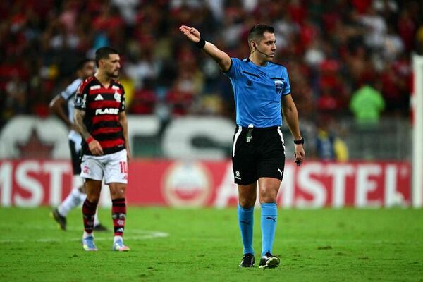 Libertadores: Árbitros para juegos de los equipos paraguayos - Fútbol Internacional - ABC Color