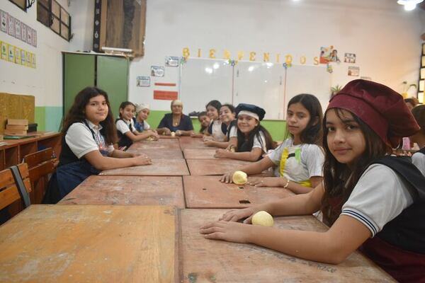Chipa apo y vía crucis para mantener vivas las tradiciones en los niños - Nacionales - ABC Color