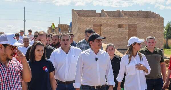 La Nación / Gobierno avanza en la construcción de viviendas para 62 familias en Caapucú