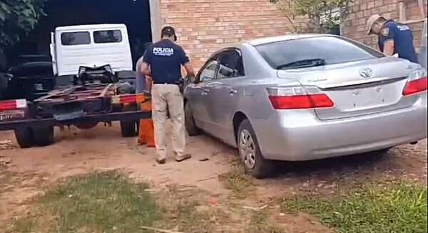 Video: hallan automóvil robado mediante un asalto en un taller de  Caaguazú - Policiales - ABC Color