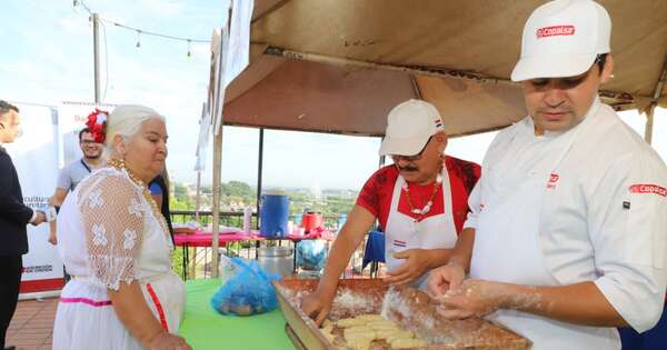 La Nación / Punta Karapã: en tradicional chipa’apo prepararon y repartieron 1.000 chipas