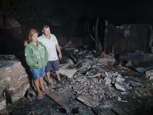 Incendio dejó a dos familias sin hogar en Villeta: piden ayuda solidaria - Policiales - ABC Color