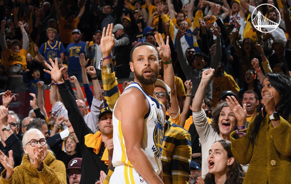 Versus / Curry lleva a los Warriors a playoffs en un feroz repechaje ante Memphis