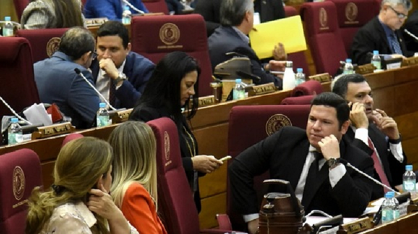 Cámara de Diputados invierte USD 2 millones en seguro médico - Noticiero Paraguay