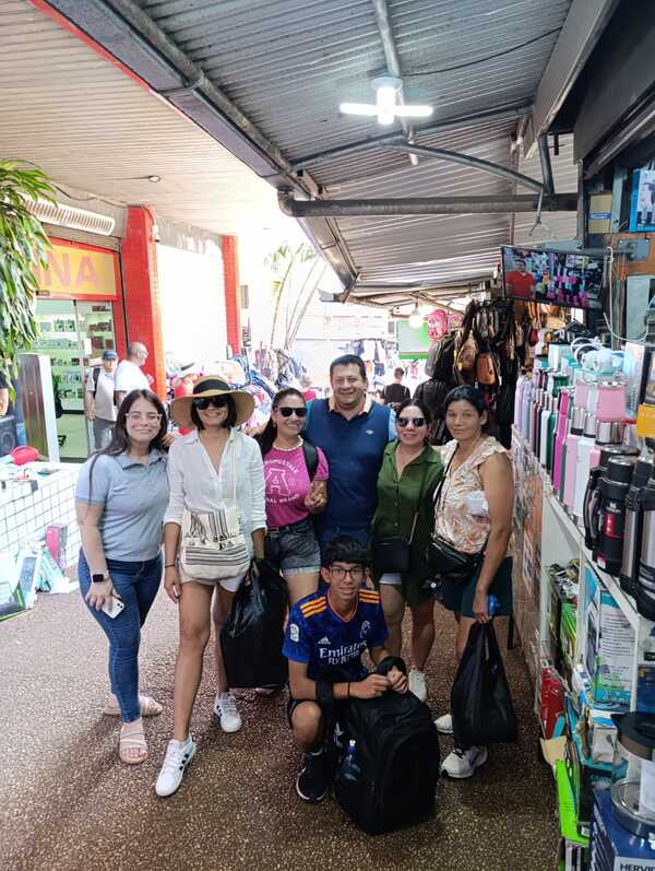 Vendedores del microcentro confían en la Semana Santa para repuntar sus ventas - La Clave
