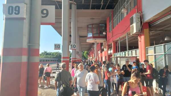 AUDIO: Buen movimiento en la Estación de Buses de Asunción al inicio del Miércoles Santo - A La Gran 7-30 - ABC Color