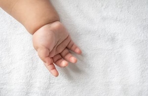 Un bebé de 25 días fue internado con sífilis y fractura en Minga Guazú